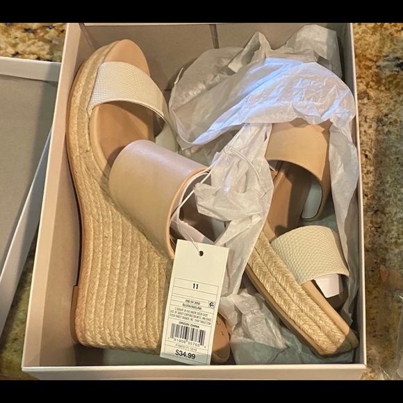 Women’s Sandals - Picture 3 of 3